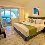 Aquamarina Beach Hotel