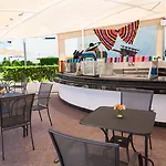 Aquamarina Beach Hotel