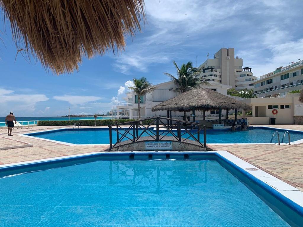 Luxury Condo 2 Bedroom Apartment *