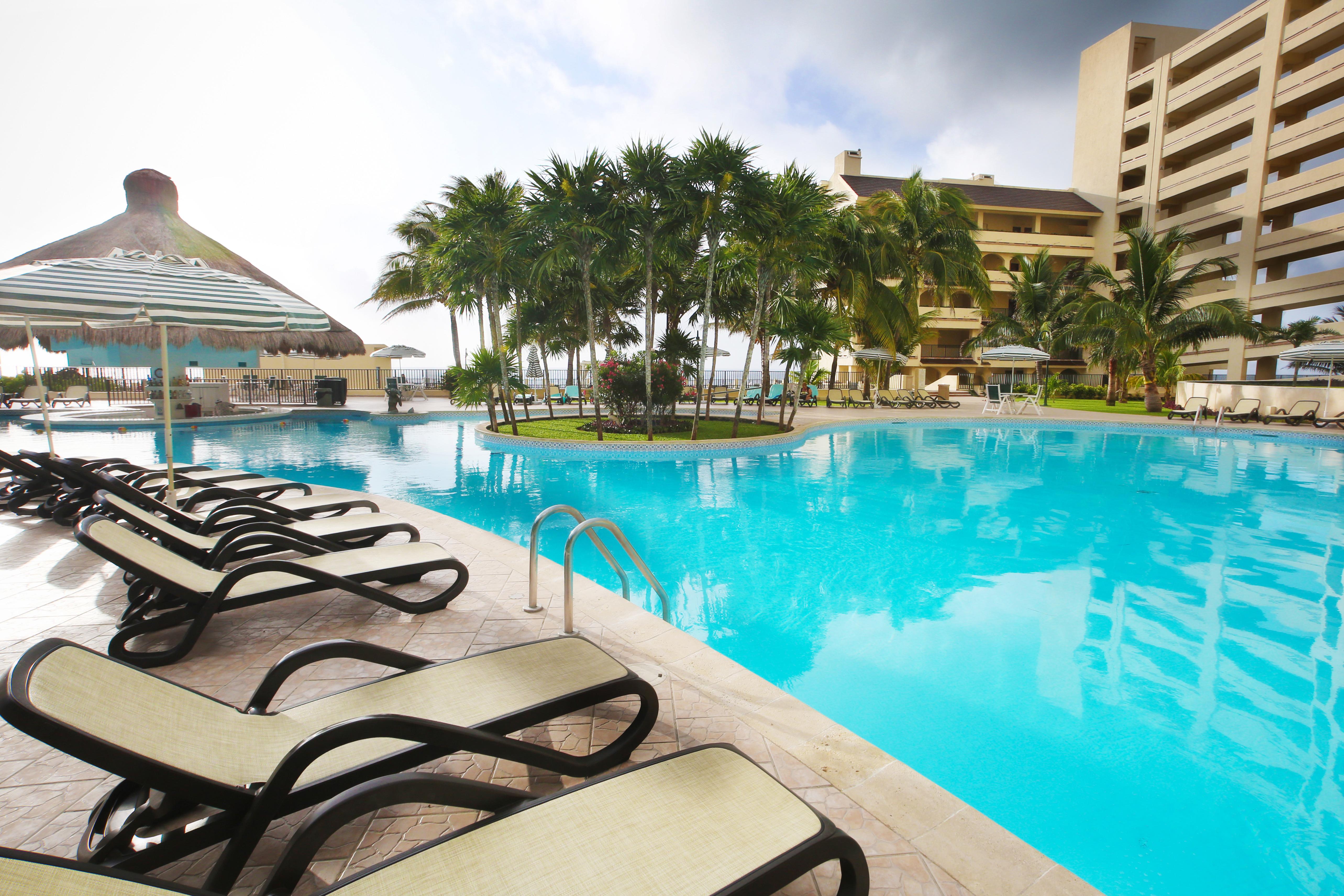 Resort The Royal Islander - An