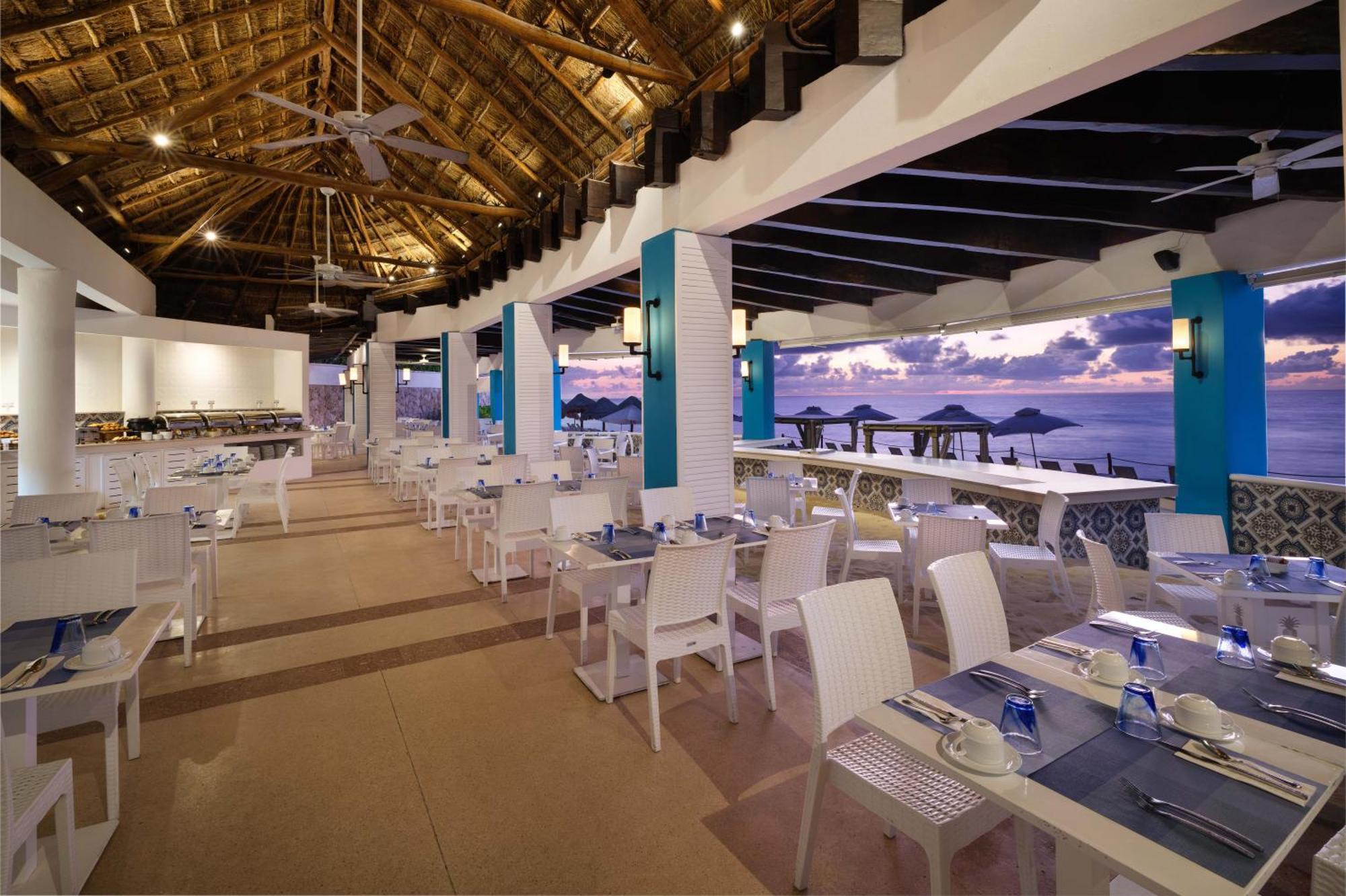 Wyndham Grand & Cancun