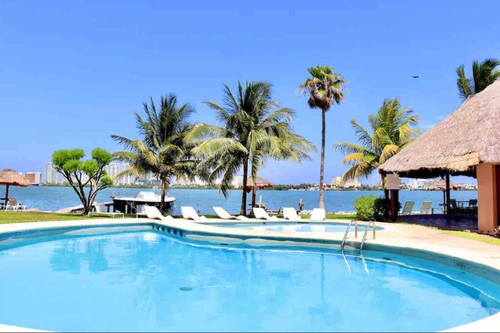 Lagoon-front House In Zone Location With Easy Access To Attractions *