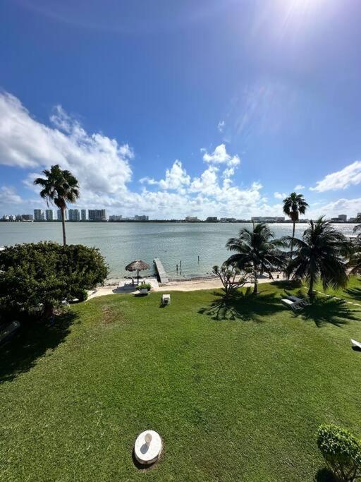 Villa Lagoon-front House In Zone Location With Easy Access To Attractions