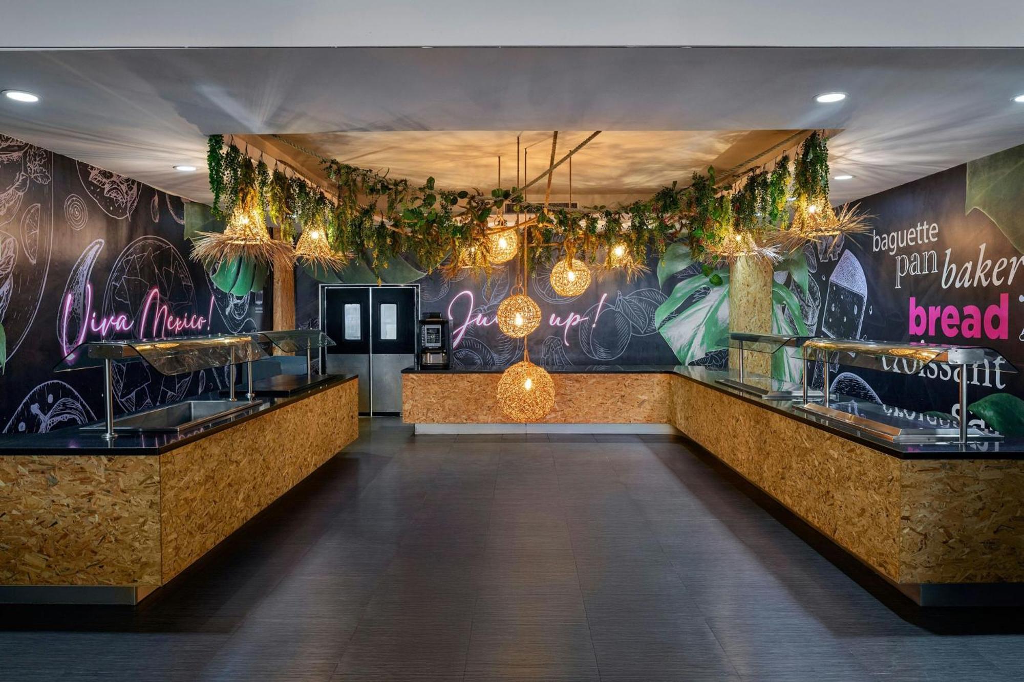 Hotel Renovated Aloft