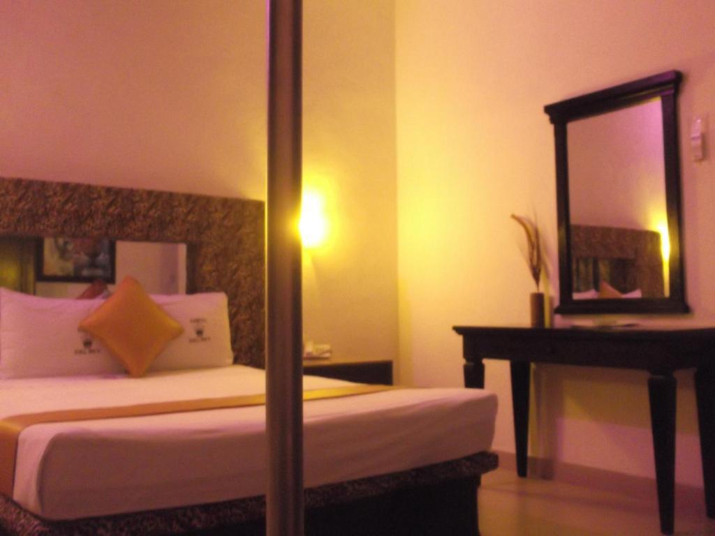 Del Rey Love hotel