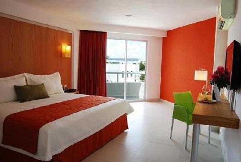 Adhara Express Hotel Cancún