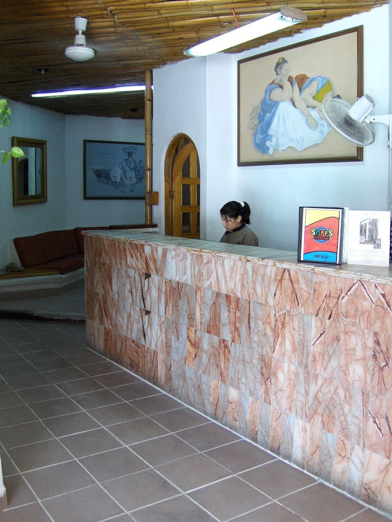 Alux Hotel