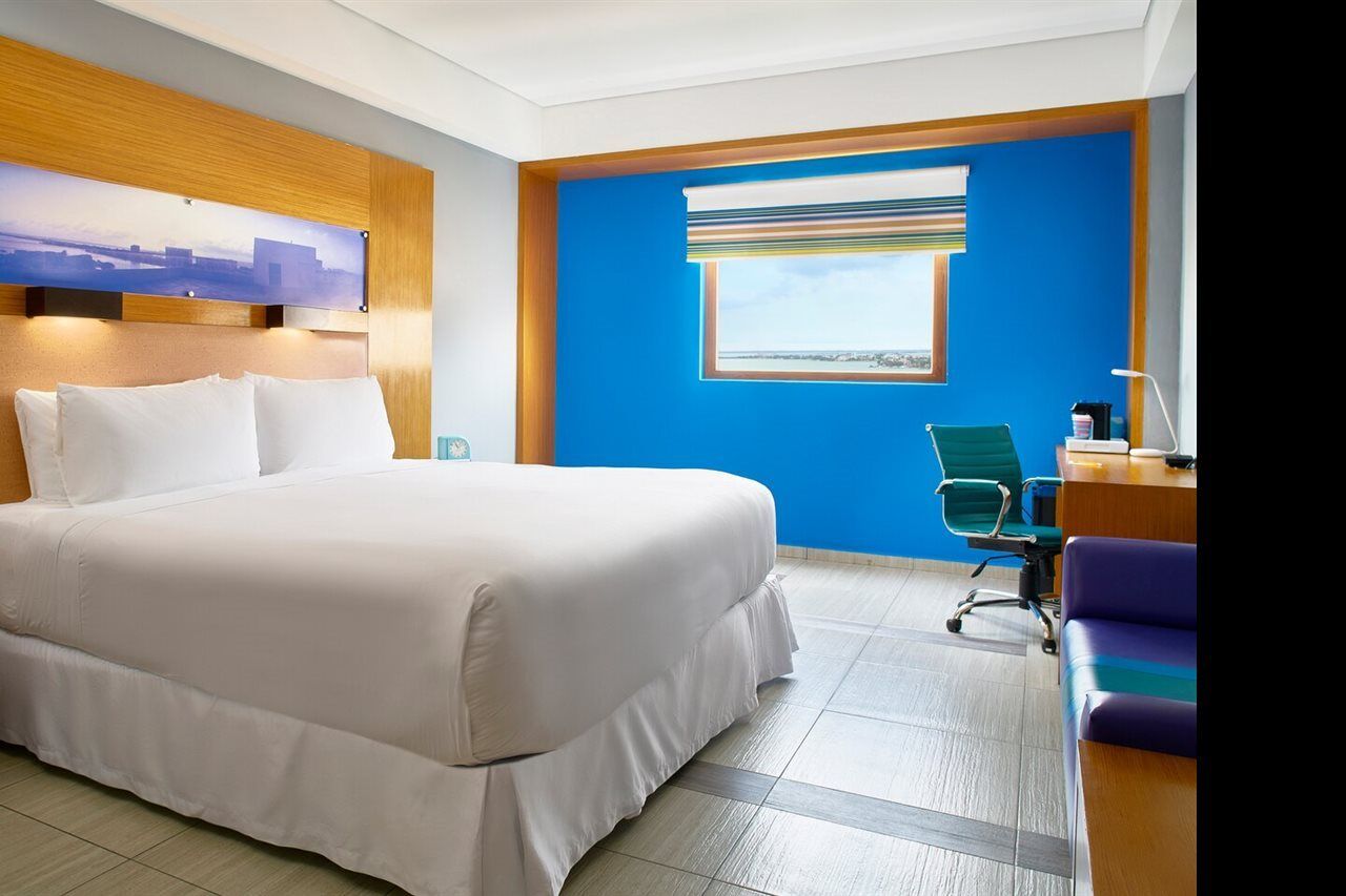 Hotel Renovated Aloft 4*