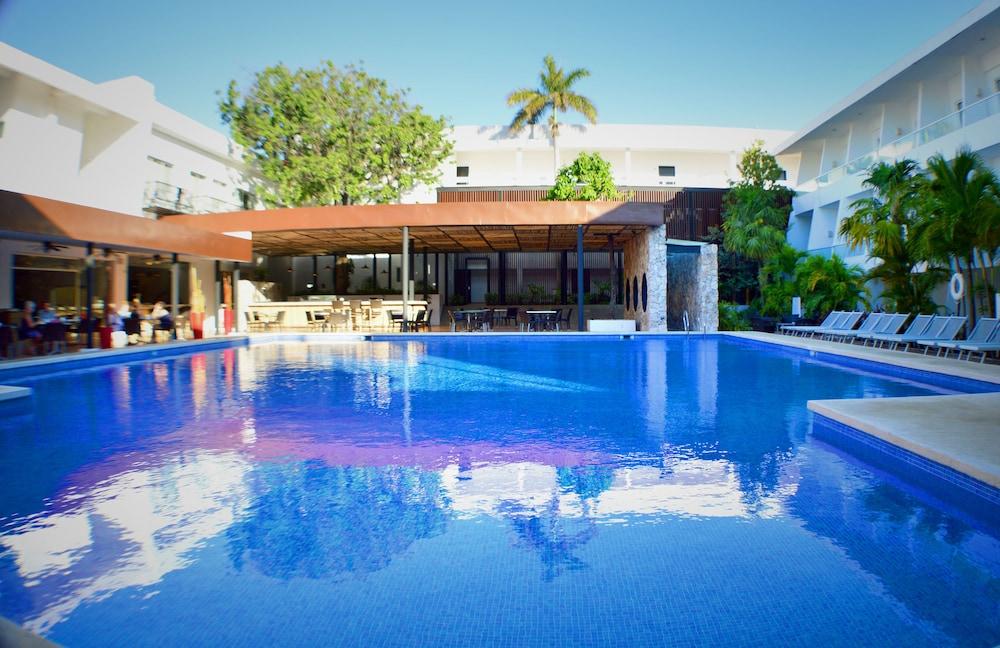 Bay Resort 4*