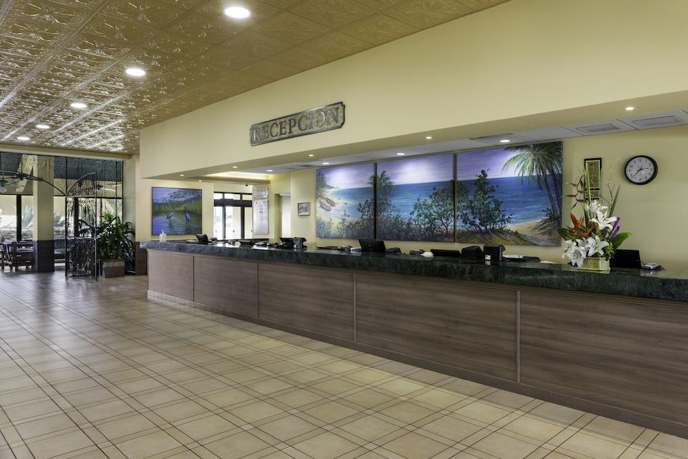 Resort The Royal Islander - An