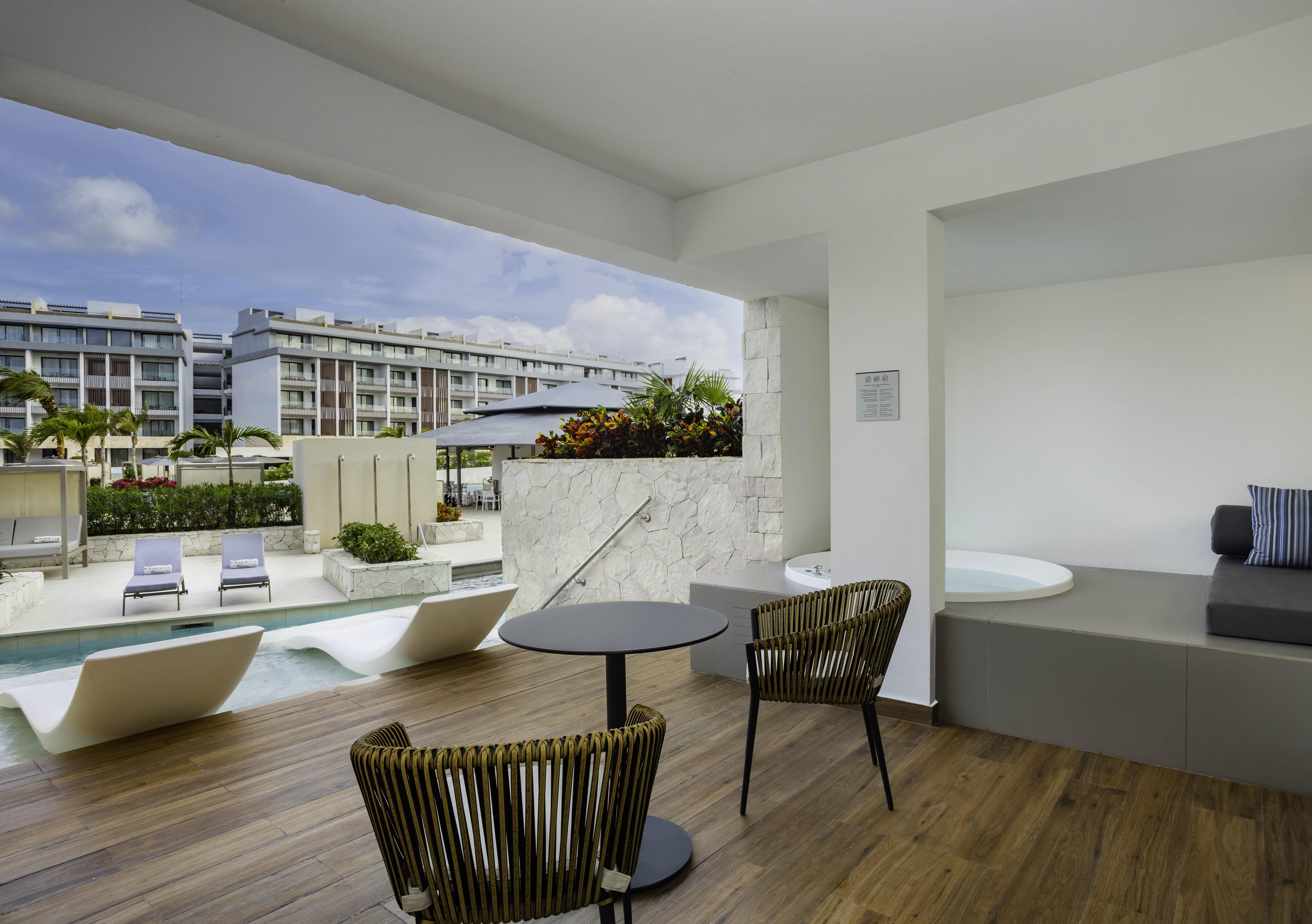 Majestic Elegance Costa Mujeres -