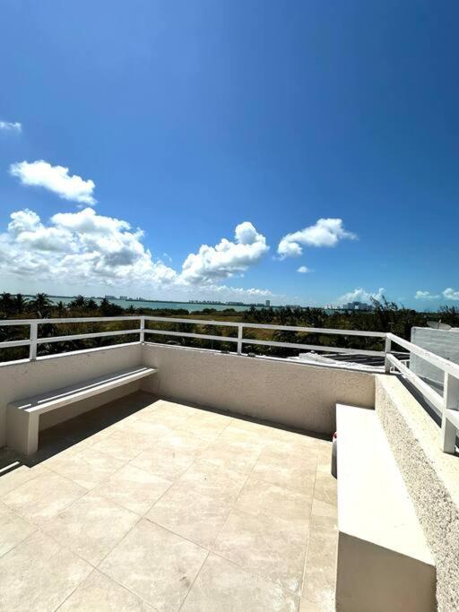 Luxurious Lagoon-front In Zone Tranquility Meets Elegance Near Attractions And Beaches Apartamento