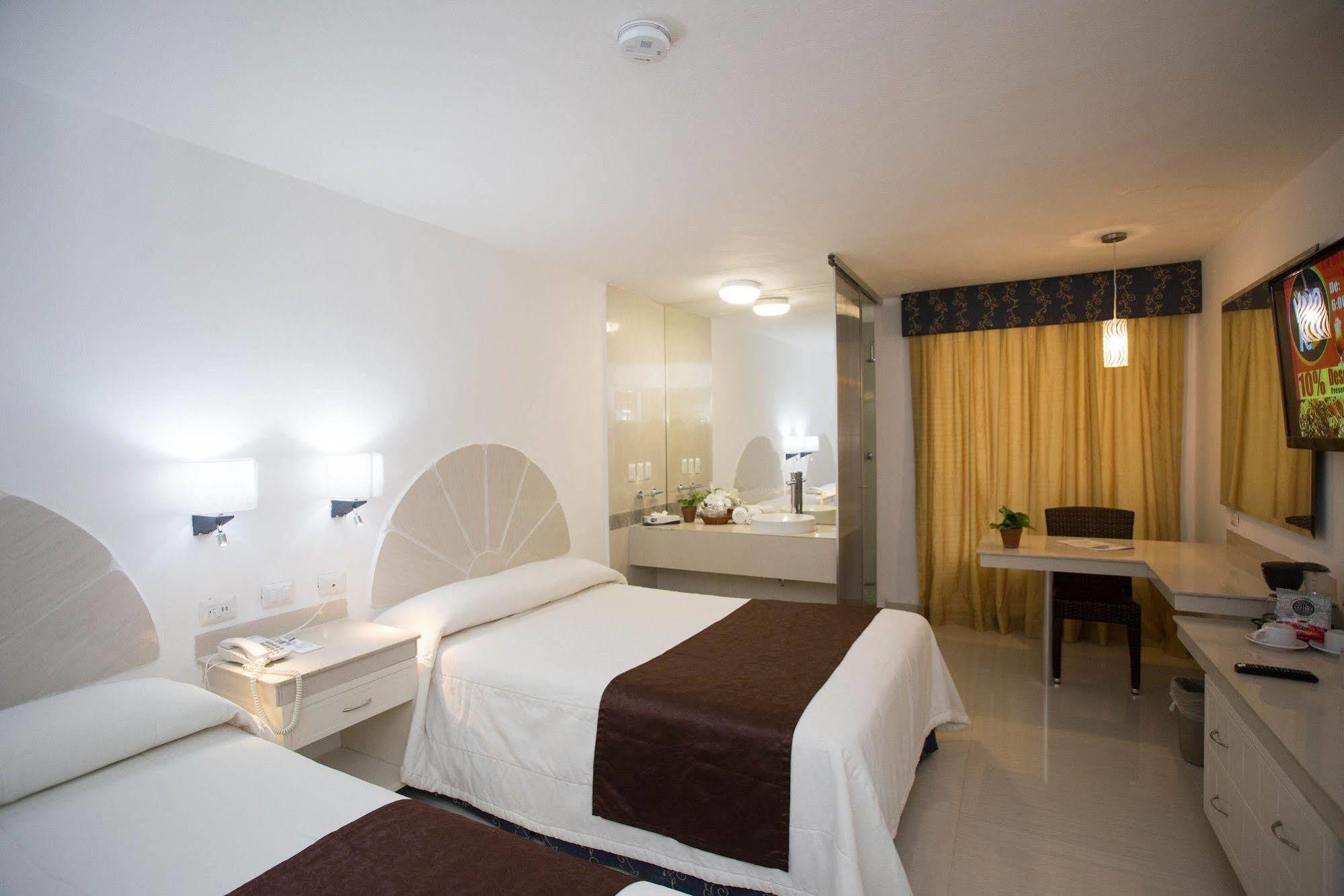 Plaza Caribe Hotel 4*