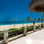 Ocean View Apartment, Best Beach Area, 3 Bedrooms