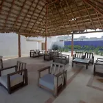 Cancun Hotel Zone, Beachfront 2 Bedroom Apartment - Prime Location