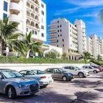 Cancun Hotel Zone, Beachfront 2 Bedroom Apartment - Prime Location