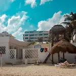 Beachfront Apartments Cancun