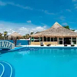 Paradise Beachfront & Nightlife Heart