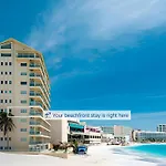 Paradise Beachfront & Nightlife Heart