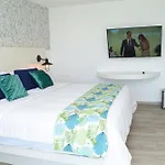 Suite At The Best Beach, Balcony, Stunning Views, Gym, Jacuzi, Pool