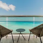 The Ocean Vibes Suites By Casa Paraiso