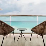 The Ocean Vibes Suites By Casa Paraiso