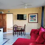 Beautiful Condo A Few Stps To Sea