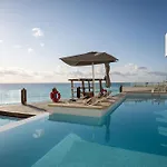 Ocean View Modern Condo & Luxury Amenities