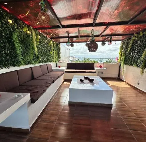 Spacious Two-Story Apartment In Hotel Zone Central Location, Just 5 Minutes From Nightlife And Tourist Hotspots