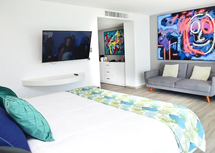 Suite At The Best Beach, Balcony, Stunning Views, Gym, Jacuzi, Pool