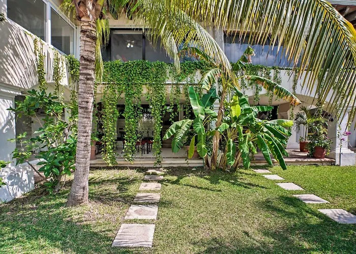 Updated Oceanside Townhome With Pool Walk To Beach!