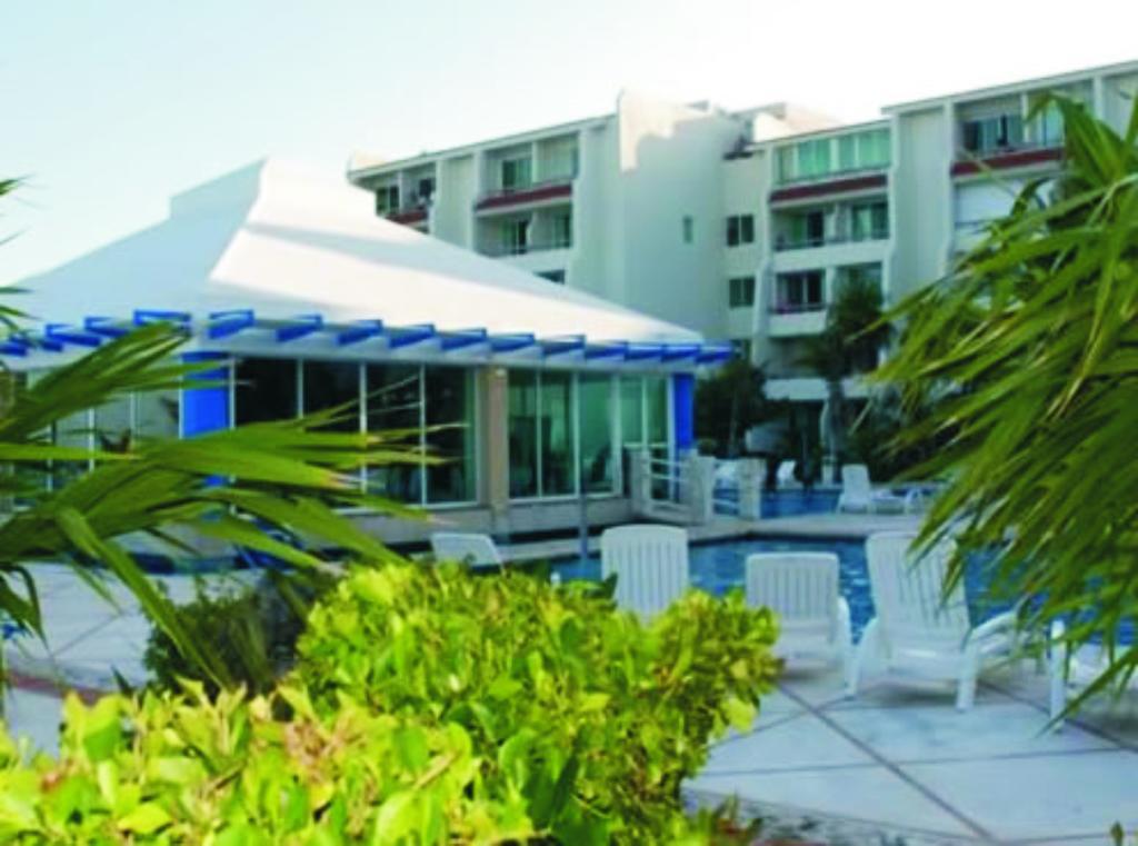 Ocean Front Apartahotel Cancún