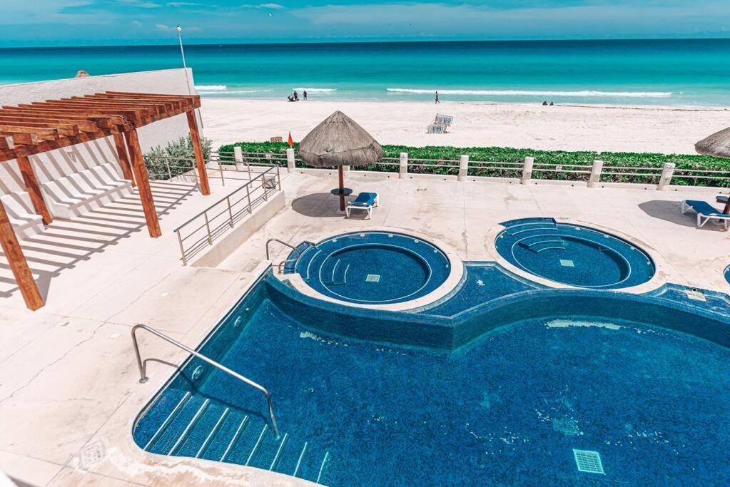 Beachfront Marlin 107 Apartment