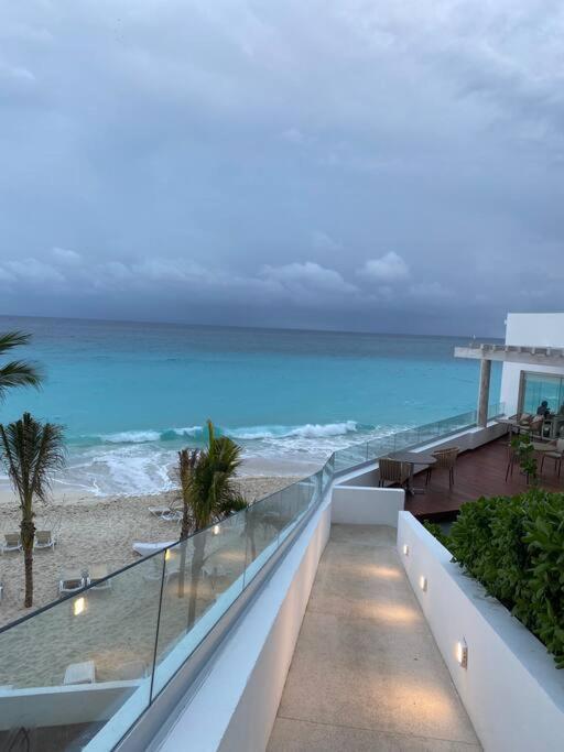 Beachfront Deluxe -best Ocean View, With Beach, Gym And