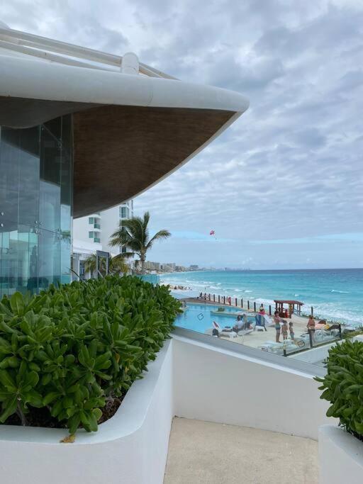 Beachfront Deluxe -best Ocean View, With Beach, Gym And Apartamento *