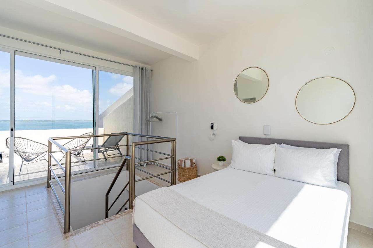 Ocean View Three Bedroom, Three Story Penthouse By The Cancún