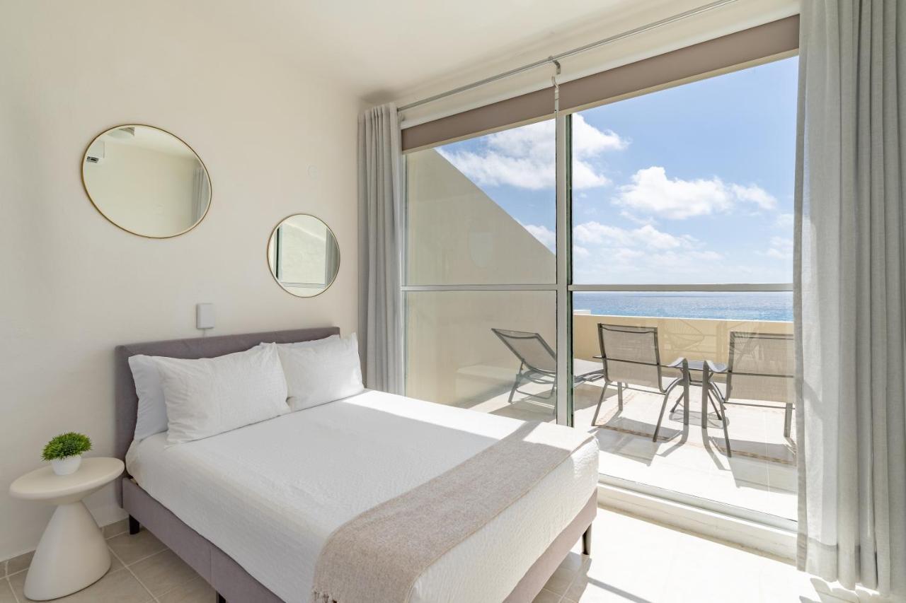 Apartahotel Ocean View Three Bedroom, Three Story Penthouse By The Cancún