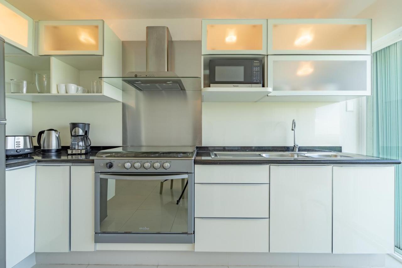 Apartahotel Ocean View Three Bedroom, Three Story Penthouse By The