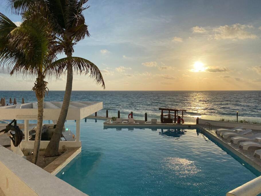 Apartamento Beachfront Deluxe -best Ocean View, With Beach, Gym And Cancún