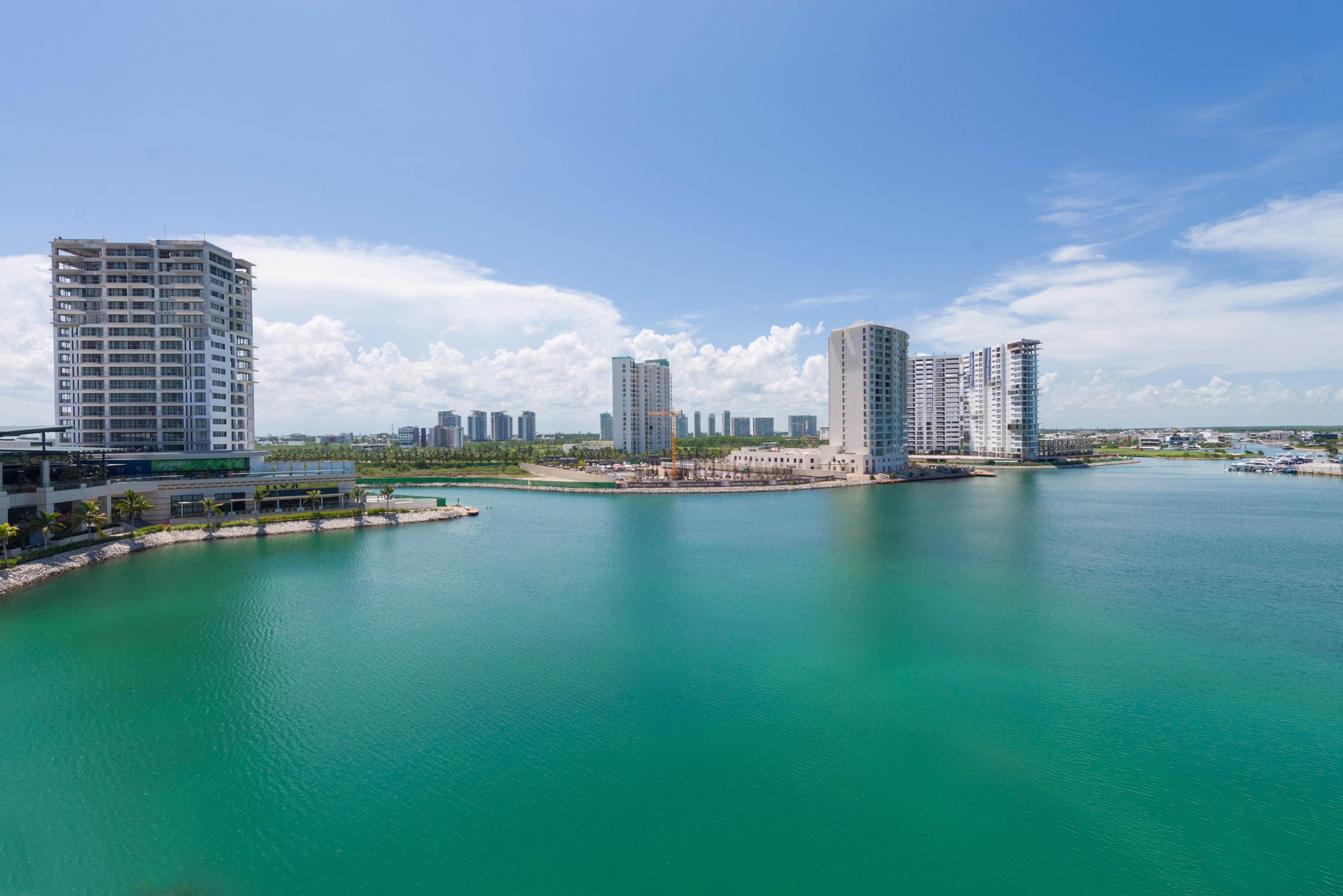 Renaissance & Marina Hotel