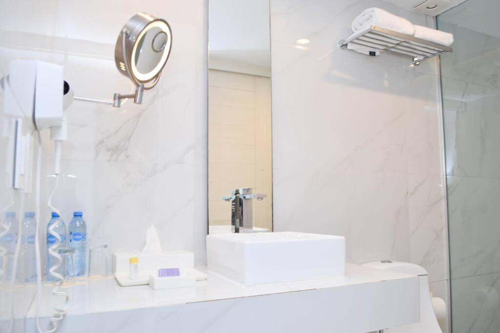 Apartment At The Beach, Balcony, Stunning Views, Gym, Jacuzi, Pool