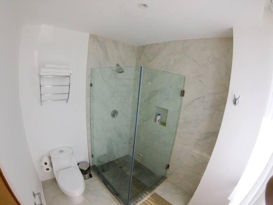 Apartamento Estudio 2a Sobre La Playa, Piscina, Gimnasio, Excelente Opcion *