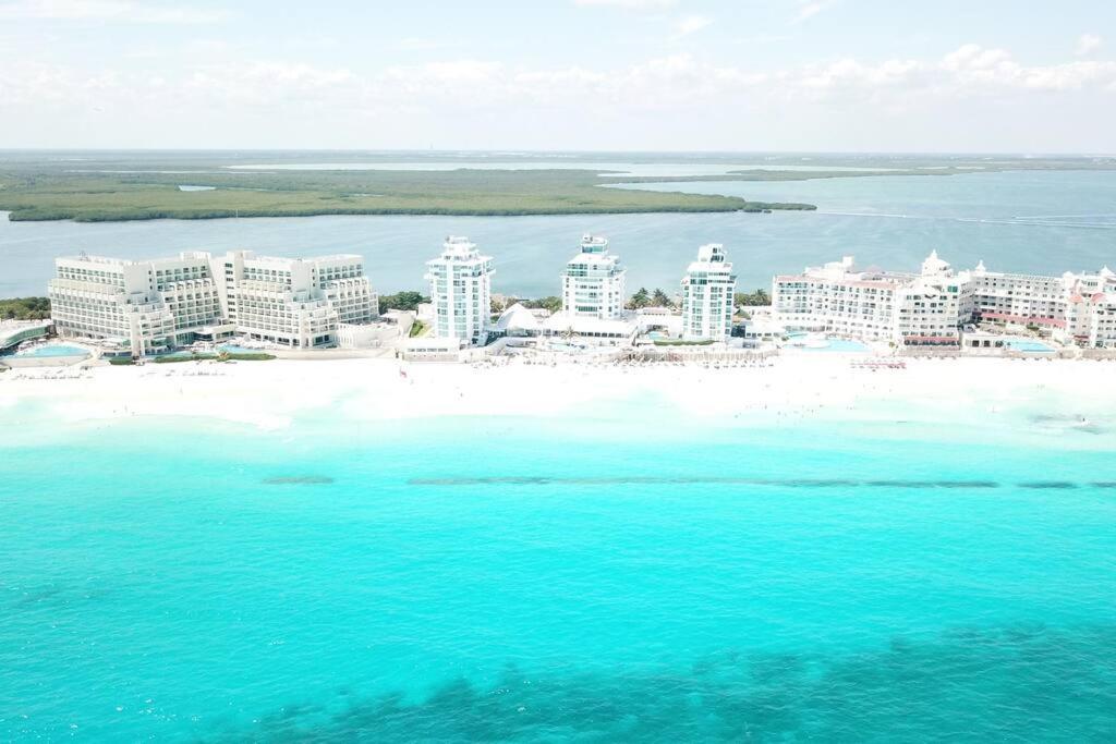 Estudio 2a Sobre La Playa, Piscina, Gimnasio, Excelente Opcion Apartamento Cancún