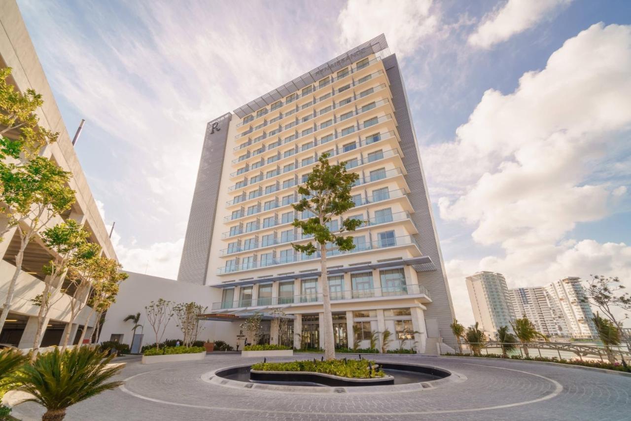 Renaissance & Marina Hotel