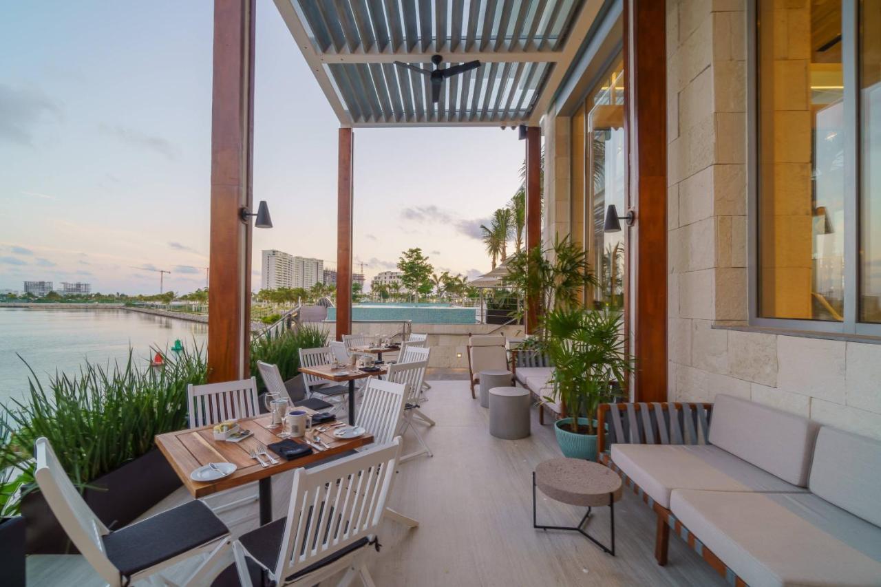 Renaissance & Marina 5*