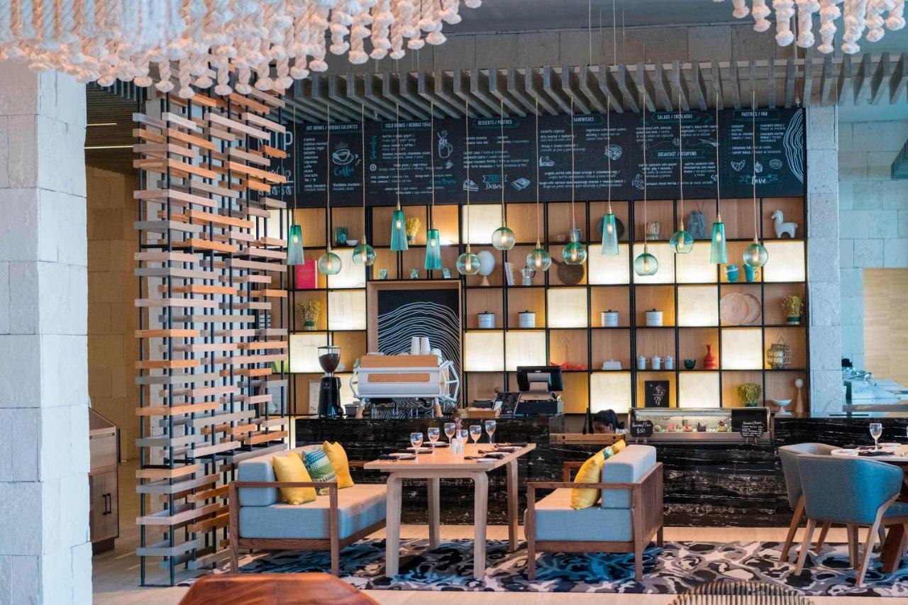 Renaissance & Marina 5*