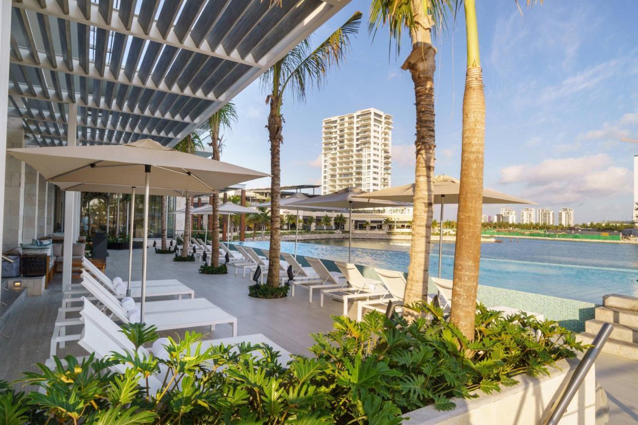 Hotel Renaissance & Marina Cancún