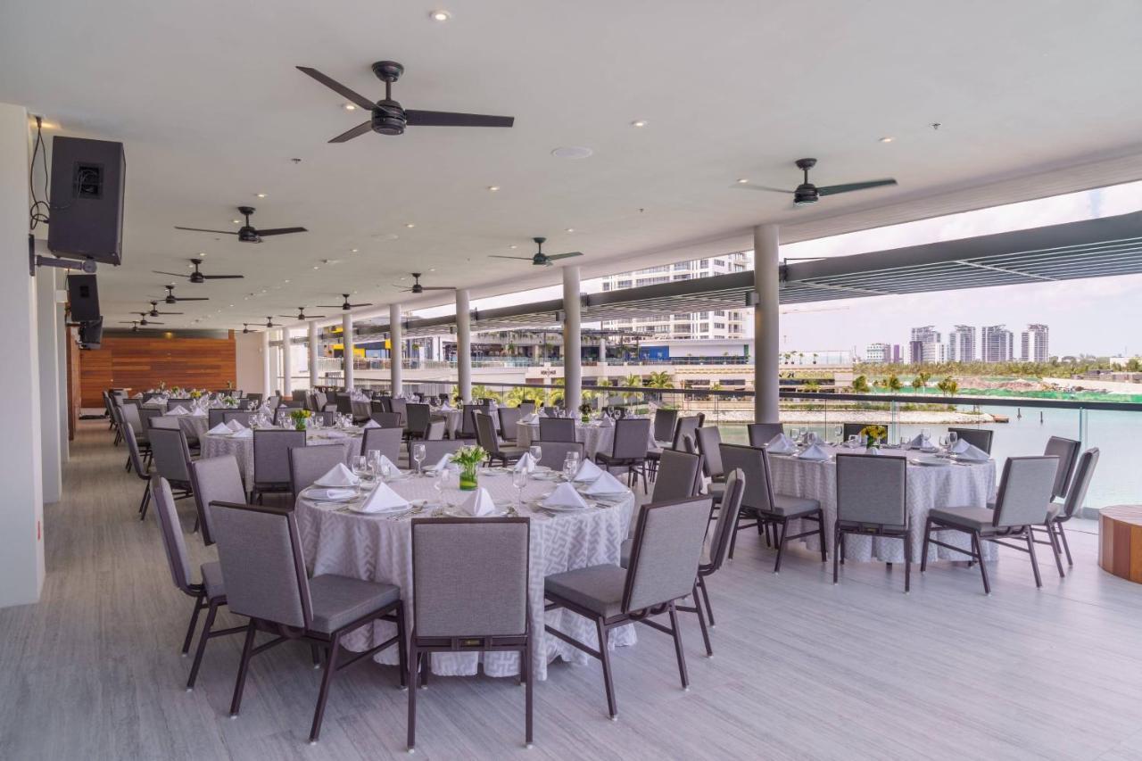 Renaissance & Marina Hotel Cancún