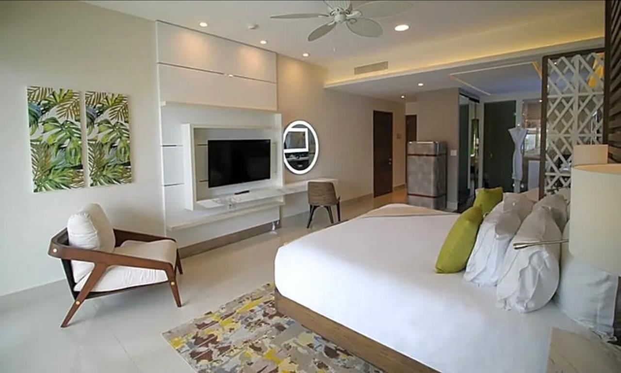 5 Diamond Luxury Resort!