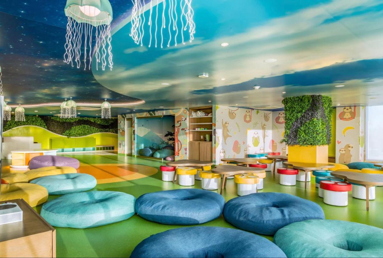 Hotel 5 Diamond Luxury Resort!